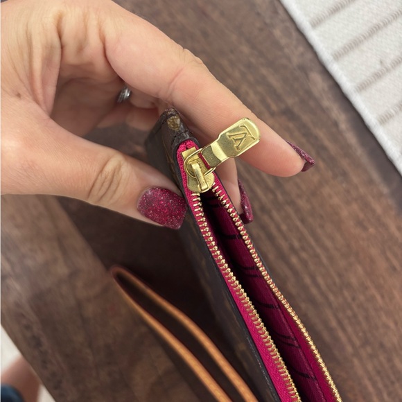 Authentic Louis Vuitton Neverfull PM pink pivone pouch monogram - Picture 2 of 10